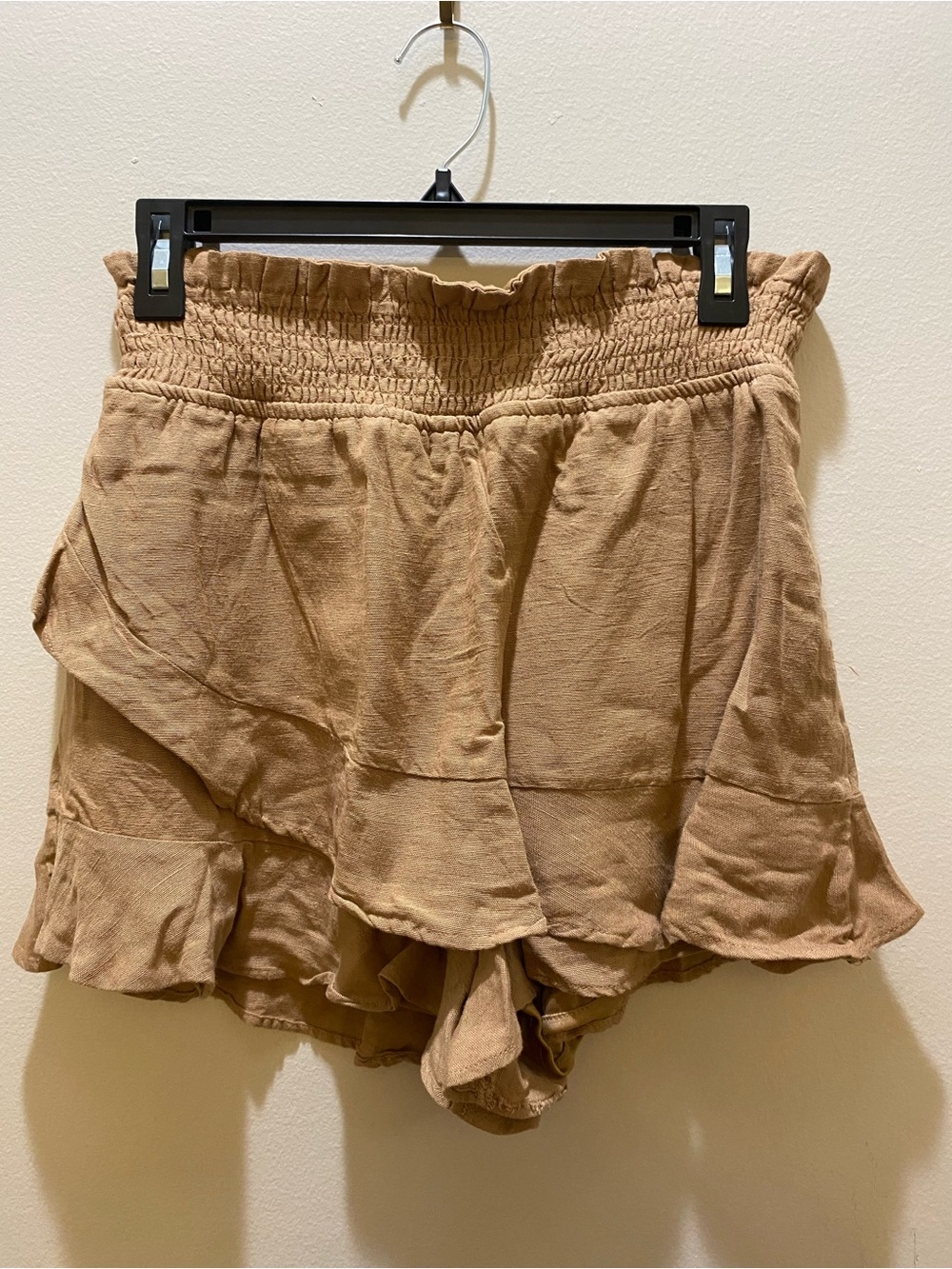‼️2 for $12‼️ Tan Ruffled Smocked Waist Skort